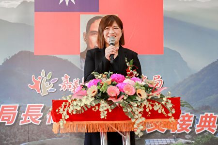 嘉义县文化观光局1日上午举行新任局长布达典礼，新任局长徐佩铃在典礼中致词。