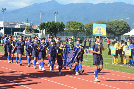 旭村盃全國少年足球賽2日在豐里國小展開。