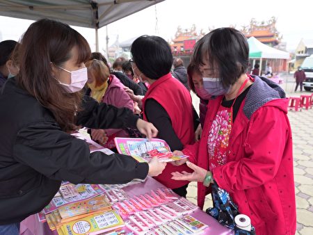 嘉义县口腔保健医疗专车7日新增布袋好美里卫生室巡回点，嘉惠乡亲口牙照护。