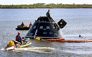 组图：美国宇航局举行登月太空舱回收演练