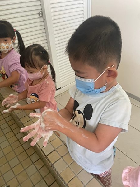 肠病毒、流感仍持续升温，学校均会要求孩子们要勤洗手。