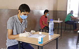 看到考场有500女生 印度男学生紧张致昏倒