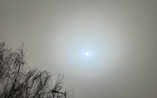 沙尘暴再袭 北京现蓝太阳 吁停止室外活动