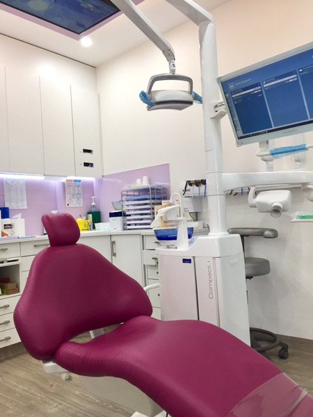 診所配備高端牙科治療椅