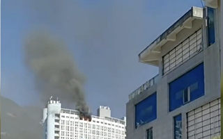 重庆一县政府大楼发生火灾 现场浓烟滚滚
