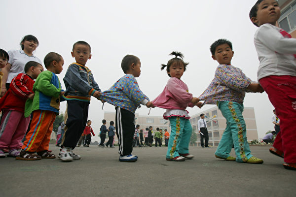 中国人口大幅下降 多地幼儿园现“招生荒”