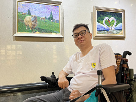 “中脊油画班”的学员，其中男性更占了三分之二，董隆斌曾于全国身障运动会中破全国纪录，勇夺铁饼项目金牌。