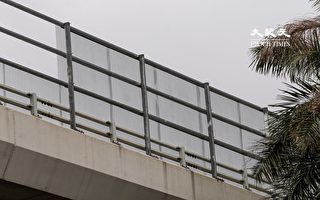 西九龙法院对开天桥加装铁丝网 玻璃外墙上月疑遭射击