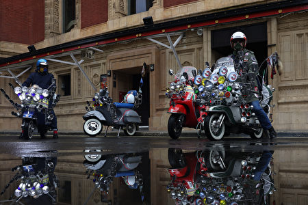 组图：伦敦展示改装摩托车 为癌症患者筹款