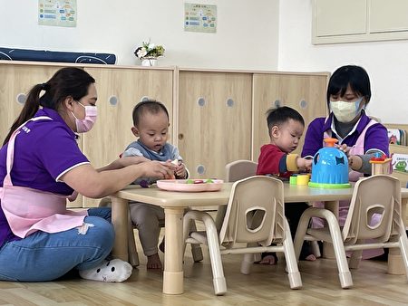 今年8月起 台幼儿园师生比逐步调降为1：12