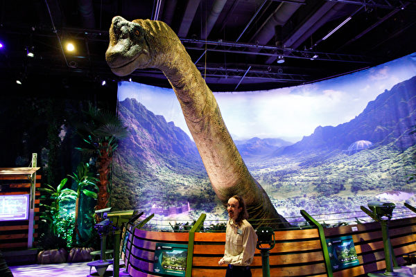 组图：德国科隆举行“侏罗纪世界”恐龙展