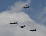 驻韩美军一架F-16战机坠毁 飞行员紧急逃生