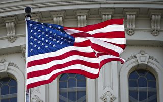 美国国会大厦升国旗 向李洪志先生致敬
