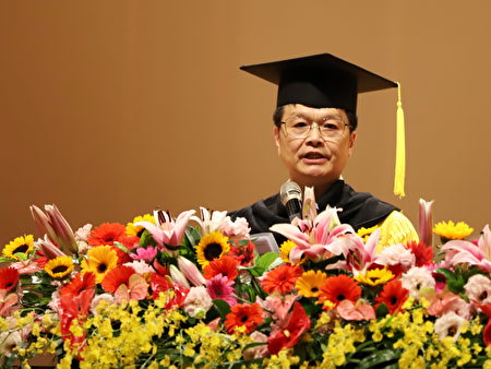 嘉大校長林翰謙致詞祝福畢業生。
