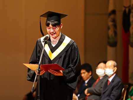 曾榮獲第28屆傑青獎的動物科學系呂明峰同學代表畢業生致感謝詞。