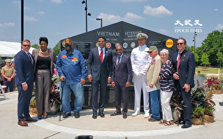 休斯顿揭幕第一个越战老兵纪念碑