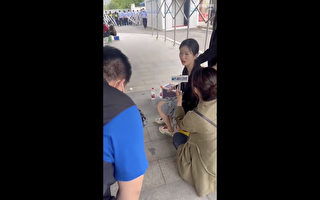 武汉学生被撞死 其母坠亡 官方将祸因指向网暴