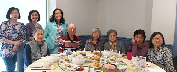 图：6月3日中午，三联市中华协会举办相聚餐会。（朱国燕提供）