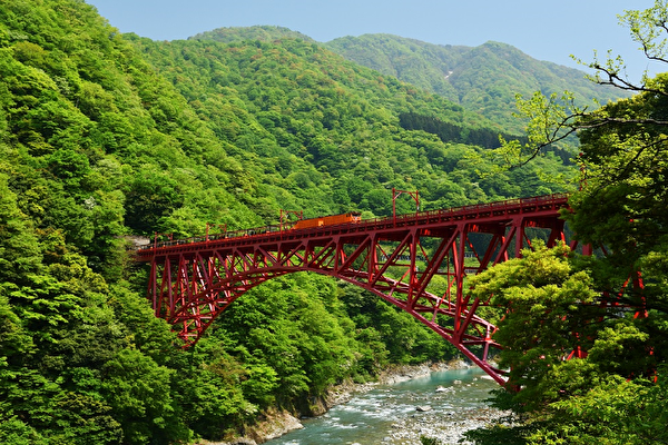 夏季日本探索：小火車穿越黑部峽谷神祕境地
