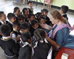走訪印度逾百所學校 德國老人傳中國文化（下）