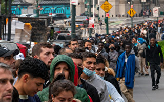 10萬難民進入紐約還馬上就能投票？民選官員阻攔