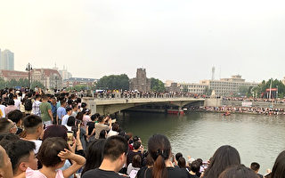 天津大爺跳水引萬人聚集圍觀 當局「維穩」喊停