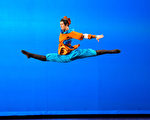 组图：第十届中国古典舞复赛 青年男子组风采
