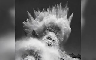 组图：风暴海浪 似希腊海神波塞冬的脸