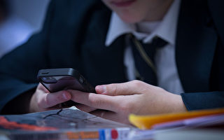 英国计划禁止中小学生使用手机