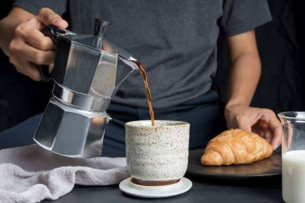 为什么摩卡壶煮咖啡应该用热水？