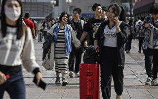 官方報「十一」長假中國出遊人數 民眾質疑