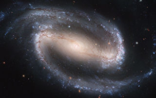 韦伯望远镜在宇宙最远处发现银河系孪生兄弟
