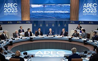 APEC峰会上 台湾特使张忠谋和拜登互动