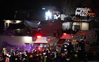 受困隧道17天 印度41名工人全部获救