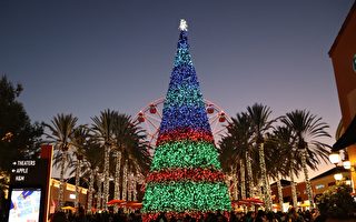 圣诞树亮灯 加州橙县节日庆祝活动纷呈