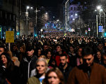 抗议选举不公 塞尔维亚数千人连两天聚集首都