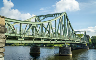 連接東德與西柏林的橋 以交換間諜聞名於世