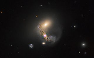 哈勃太空望远镜捕捉到一组明亮的星系