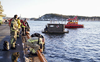 特斯拉衝入挪威海水中 漂浮桑拿船營救乘客