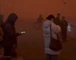 新疆罕见沙尘暴+14级大风 视频画面惊悚