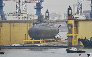 组图：台湾潜舰海鲲号测试 船体全貌曝光