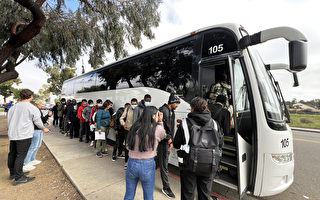 邊境移民被釋街上 聖地亞哥縣欲設援助中心