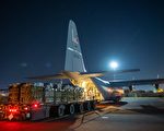 美军派C-130大力神 首次向加沙空投救援物资