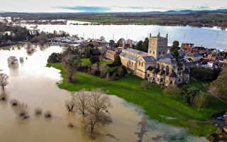 洪水不断 英国粮食产量受威胁