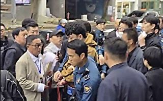 济州中国游客破坏法轮功展板 被韩国警方逮捕