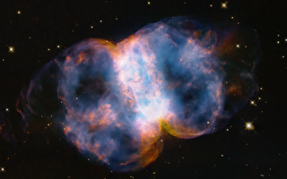 哈勃望遠鏡用「宇宙啞鈴」奇景圖 賀升空34年