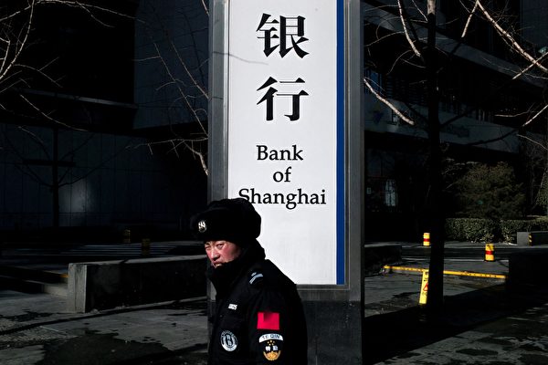 中国涌现大量专职背债人 恐加速金融爆雷