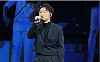 陳奕迅突宣布取消演唱會 開場前含淚鞠躬道歉