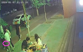 陕西火锅店外男子被刺大腿失血身亡 画面曝光