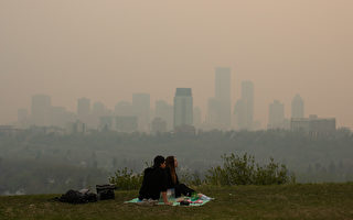 加拿大山火开始肆虐 烟雾笼罩全国